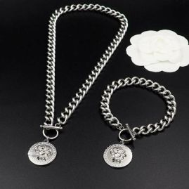 Picture of Versace Sets _SKUVersacesuits12034117228